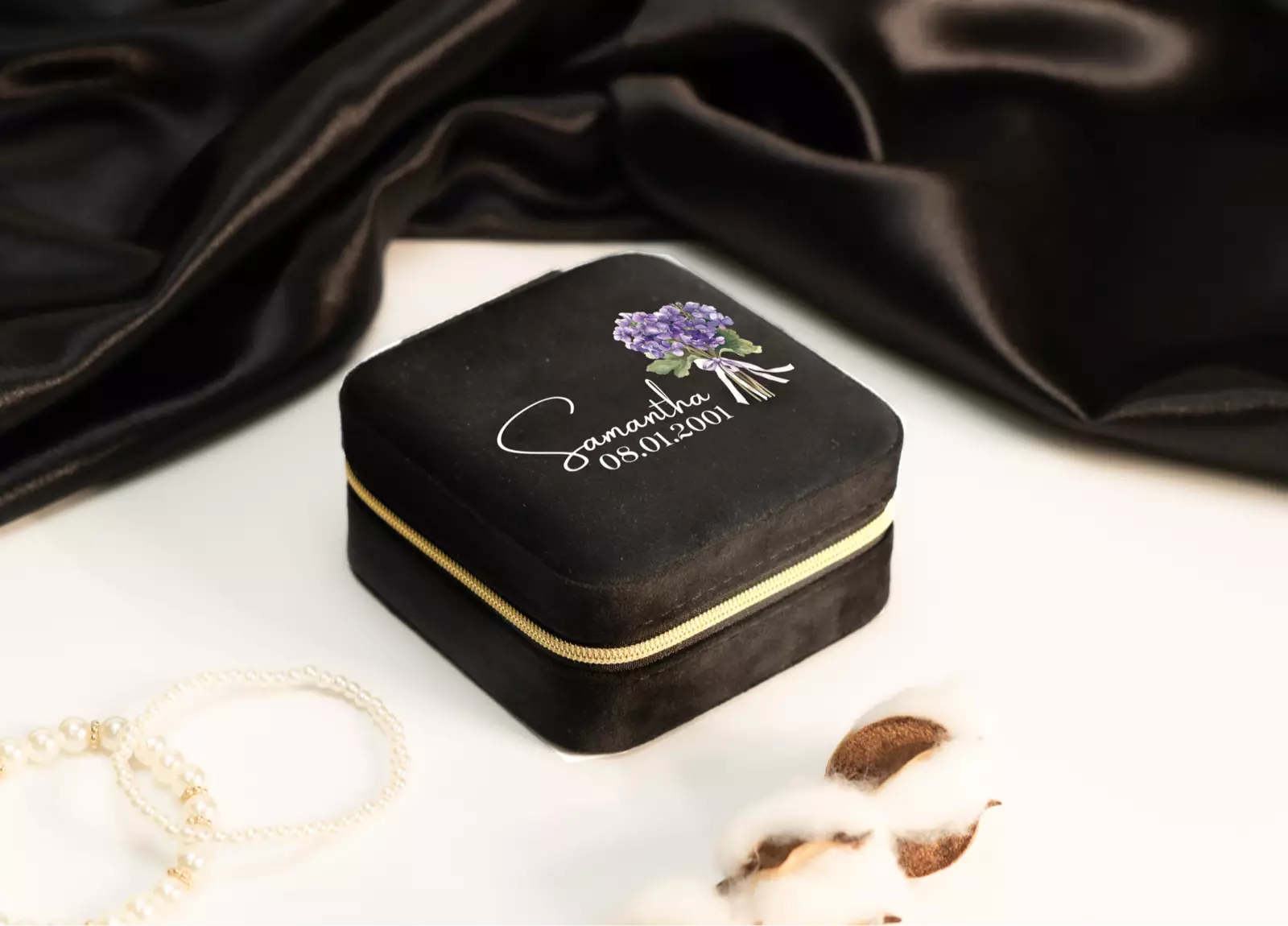 Balmy Velvet Jewelry Box - A Timeless Gift for Loved Ones