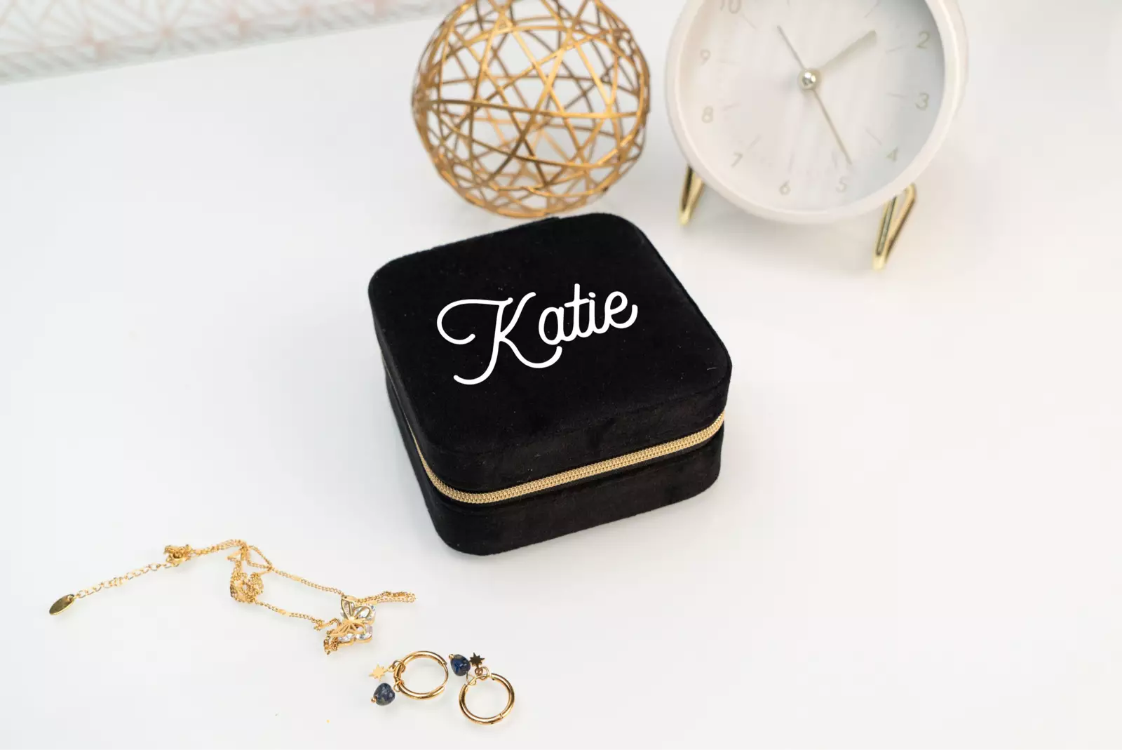 Balmy Velvet Jewelry Box - A Timeless Gift for Loved Ones