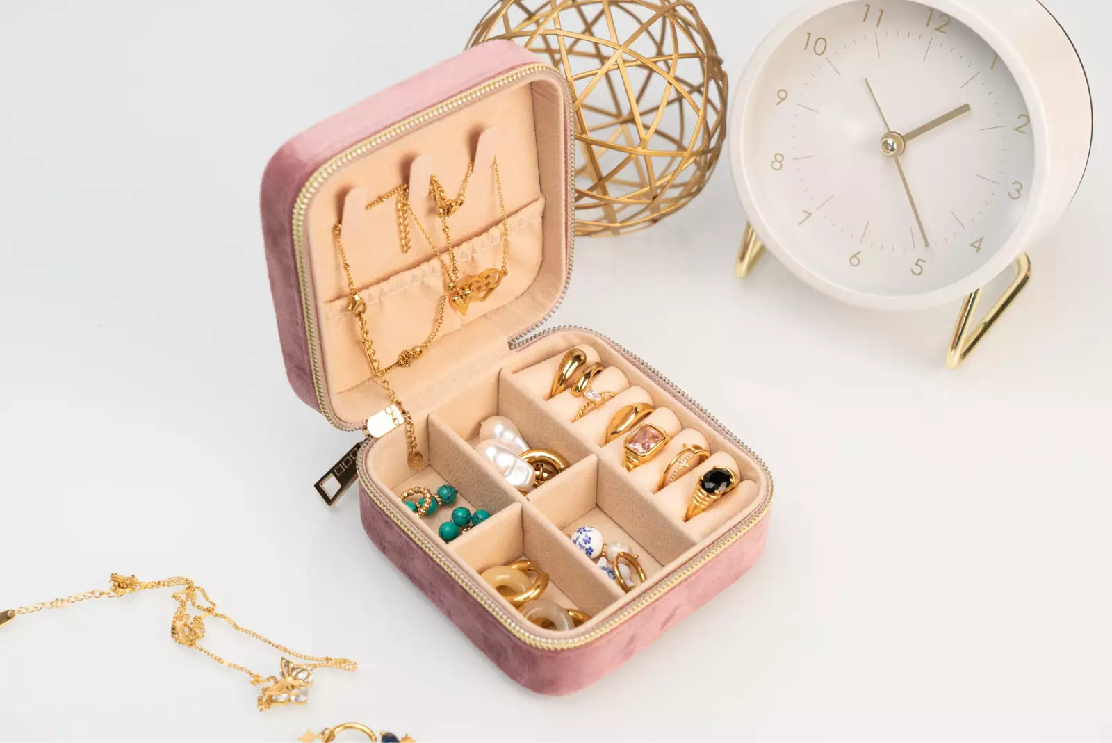 Balmy Velvet Jewelry Box - A Timeless Gift for Loved Ones