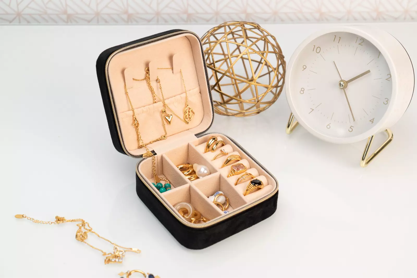 Balmy Velvet Jewelry Box - A Timeless Gift for Loved Ones